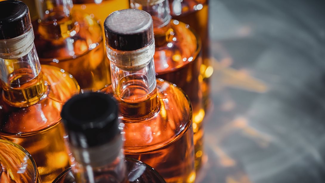 Ημιλιπόθυμες από το αλκοόλ δύο 14χρονες - Είχαν αγοράσει 6 μπουκάλια από μίνι μάρκετ