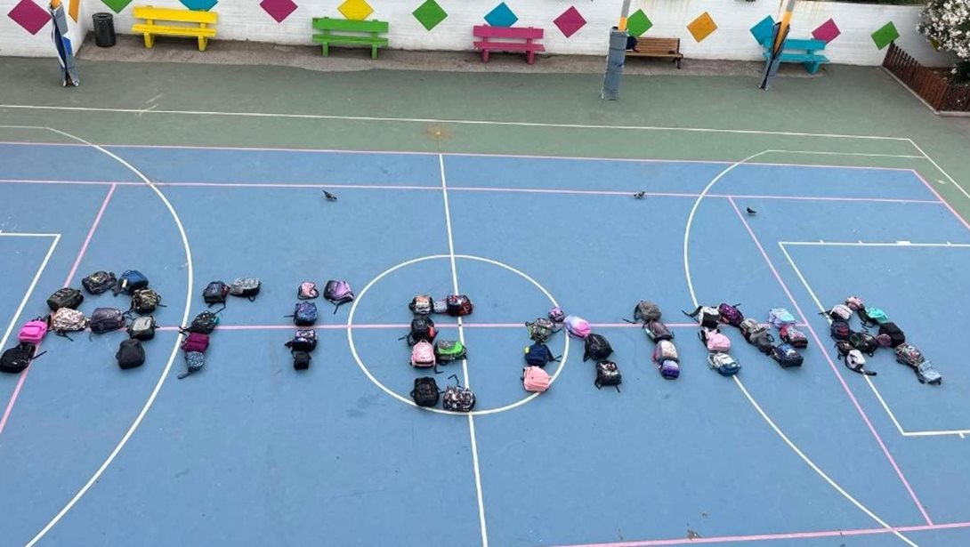 Συγκινούν οι συμμαθητές της Αγγελίνας- O αποχαιρετισμός στο 7χρονο αγγελούδι