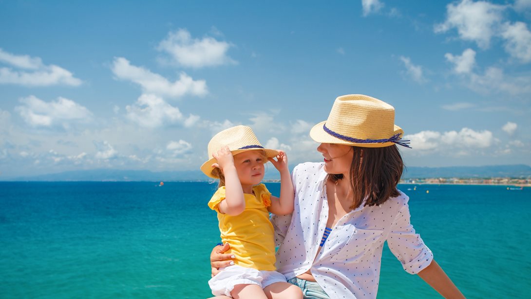 Διακοπές με παιδιά; 10 fashion κομμάτια για να δημιουργήσεις όλα τα outfits των διακοπών σου