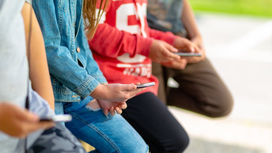 Αδιανόητο:Τρία κορίτσια αυτοκτόνησαν όταν οι γονείς τούς πήραν τα κινητά