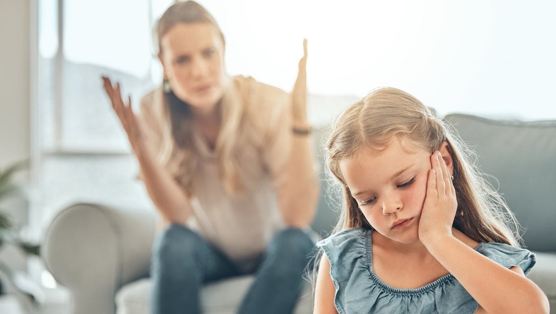 Τοξικοί γονείς: 5 παραδείγματα τοξικής "πειθαρχίας" και πώς επηρεάζουν τα παιδιά