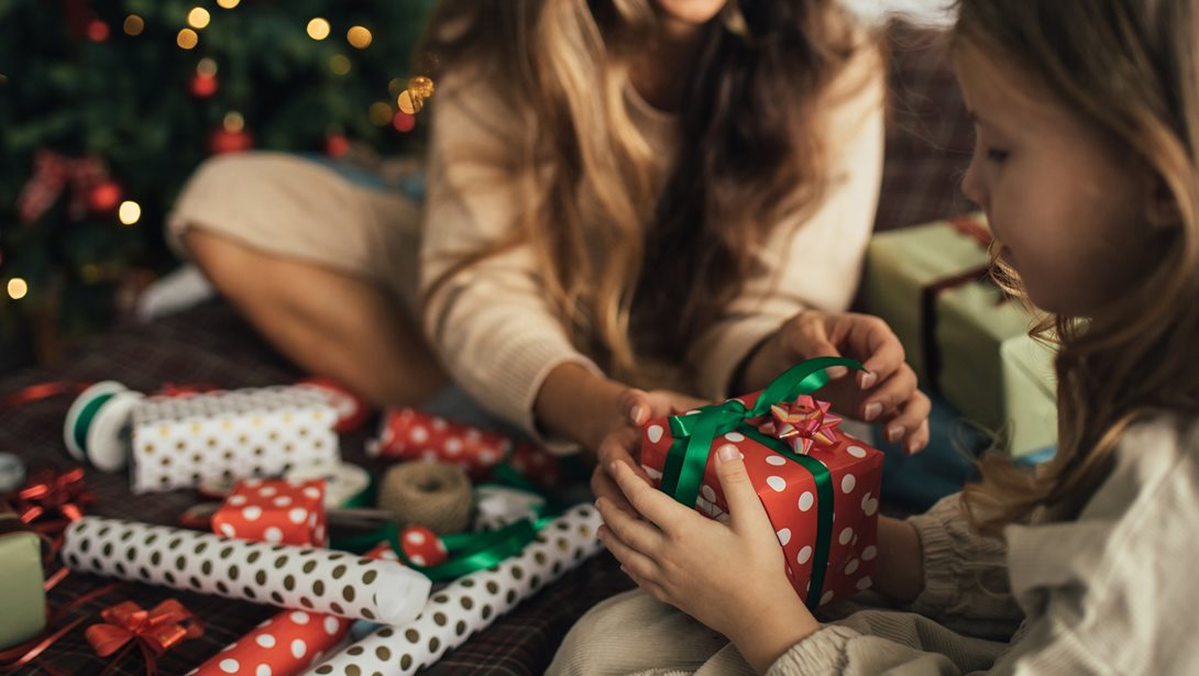 Ο κανόνας των 4 δώρων: Τι διδάσκει στα παιδιά;