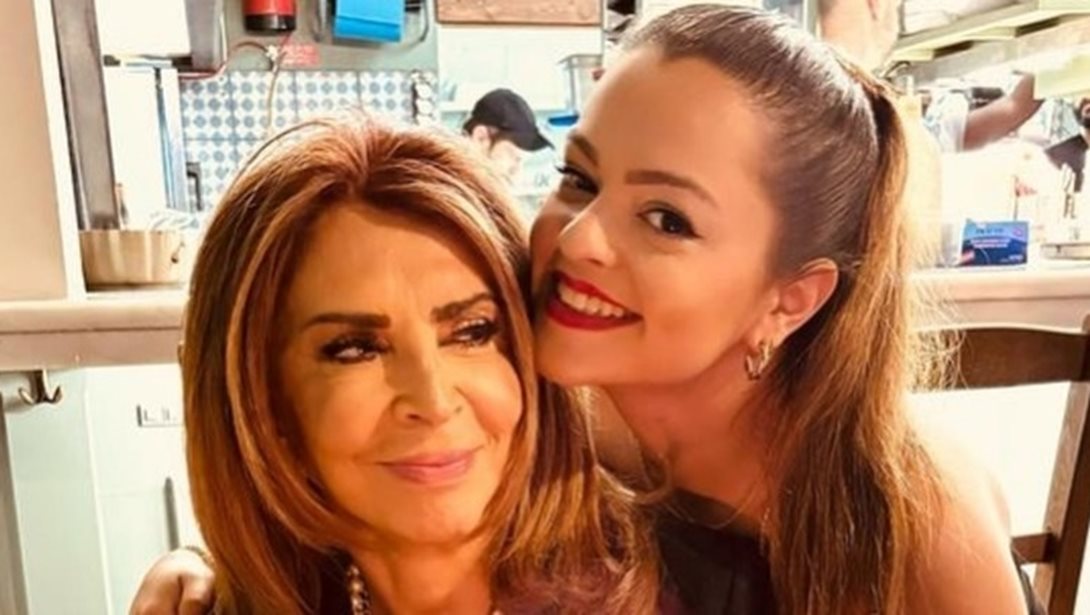 Μαριτίνα Ντενίση: "Είναι η μαμά μου και ο μπαμπάς μου μαζί. Την αγαπώ απεριόριστα και την ευχαριστώ για όσες θυσίες έχει κάνει για εμένα"