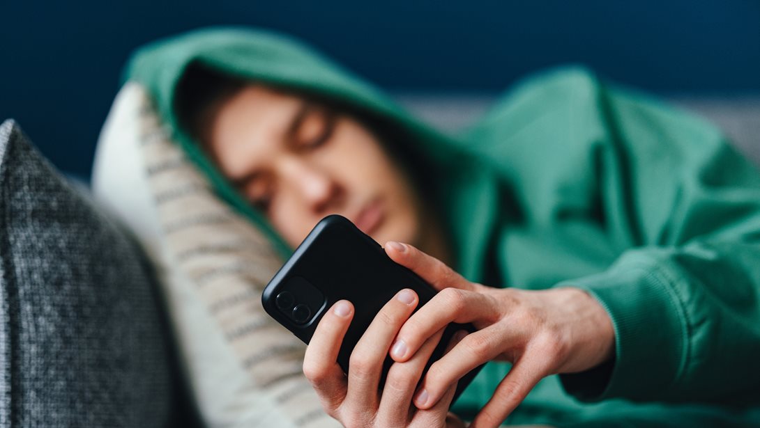 Μια μαμά ρώτησε το TikTok "Πώς προστατεύουμε τα αγόρια από τις μισογύνικες και ρατσιστικές απόψεις στο διαδίκτυο;" και οι λύσεις που της πρότειναν ήταν μόλις δύο!