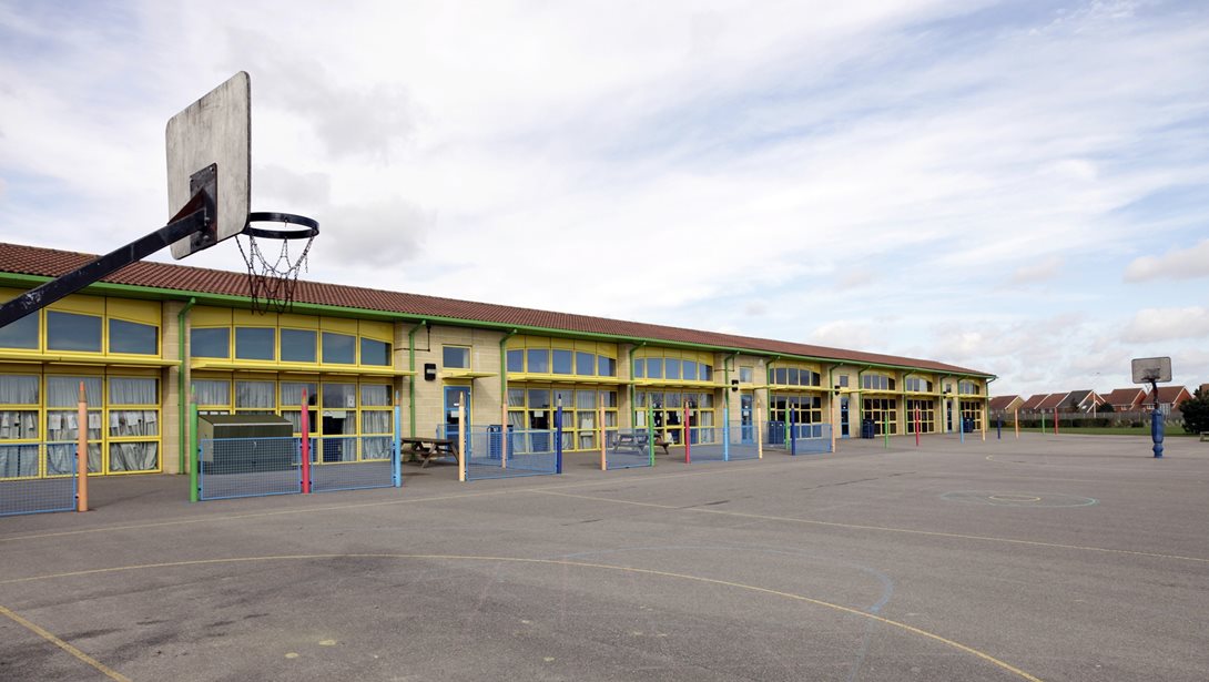 "Οι Γονείς να παίρνουν τηλέφωνο στο Υπουργείο για τα κενά"