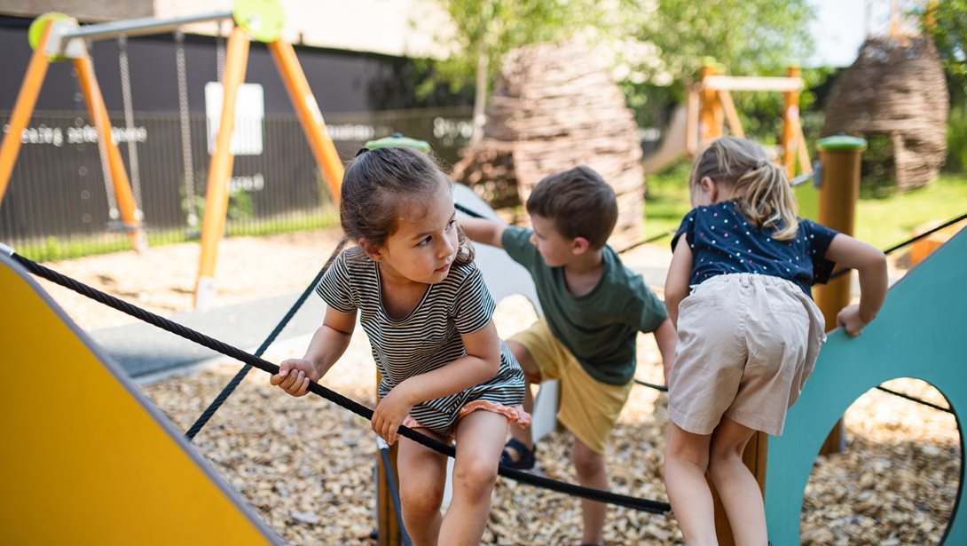 Χρώμα, φαντασία και ενθουσιασμός στις δωρεάν καλοκαιρινές δράσεις για τα παιδιά του Πειραιά