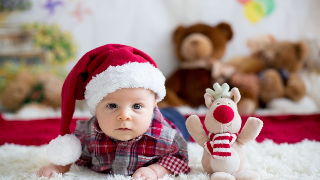 Μικρά χριστουγεννιάτικα δώρα για μωρά: Tι αξίζει να αγοράσεις;