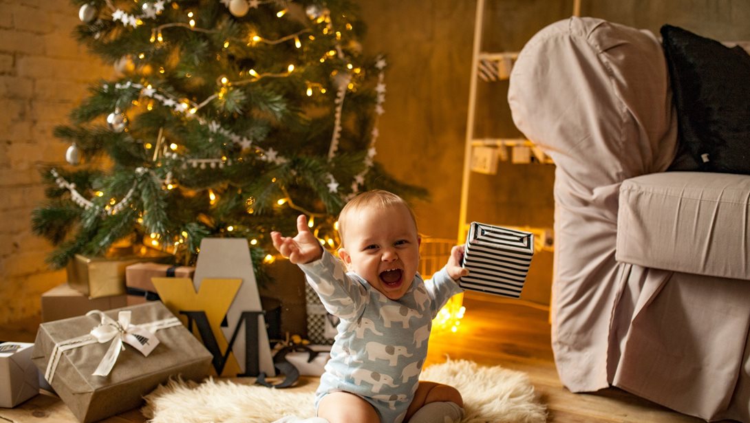Το πρώτο Χριστουγεννιάτικο δώρο του μωρού - Ιδέες για να διαλέξεις κάτι πραγματικά μαγικό