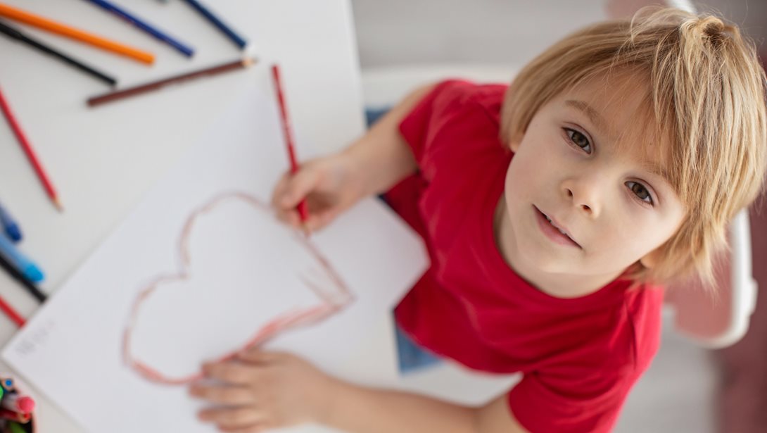 "Bullying στα 3 του επειδή του αρέσουν οι καρδούλες;" Η απάντηση ενός μπαμπά όταν ο γιος του δέχθηκε ομοφοβικό σχόλιο από παιδάκι 5 ετών