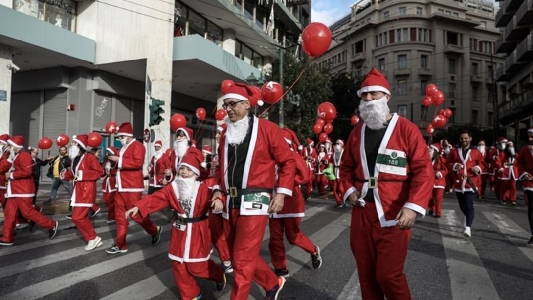 Athens Santa Run 2025: Τρέχουμε ντυμένοι Αϊ Βασίληδες στην καρδιά της πόλης