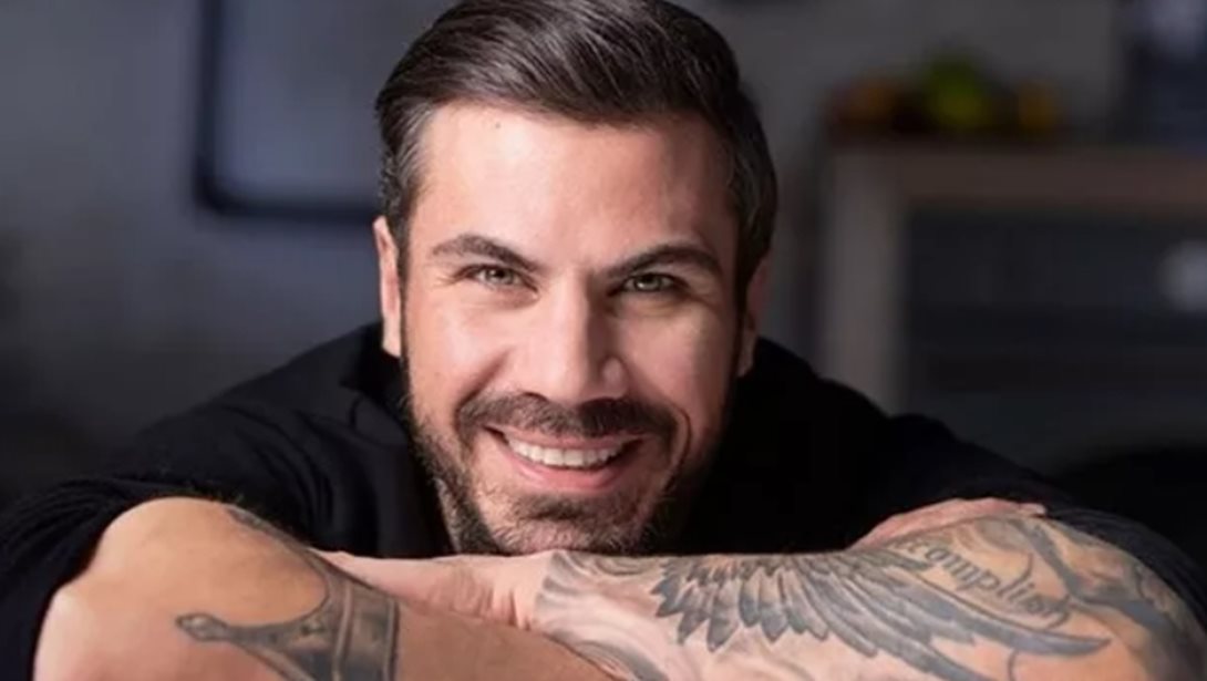 "Την κόρη του δεν την πειράζει κανείς": Το αστείο περιστατικό με τον Άκη Πετρετζίκη και την Ακυλίνα στην παραλία