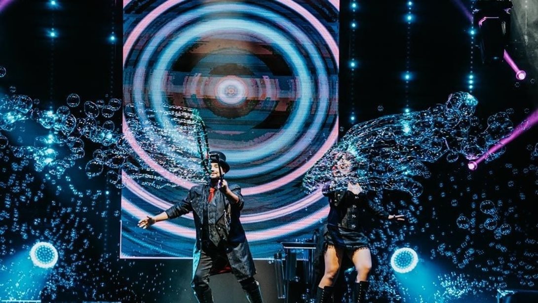 Οι σαπουνόφουσκες που αψηφούν τη λογική: Το Bubbles Revolution έρχεται στην Αθήνα