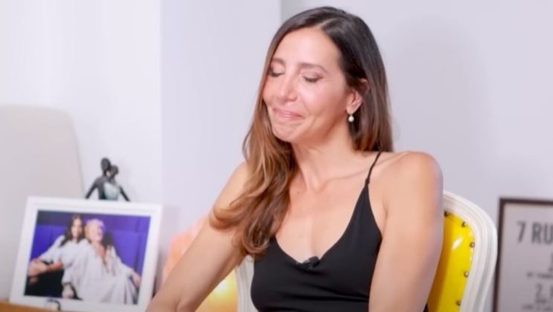 "Συγκινούμαι λίγο με αυτά, δεν κάθομαι και την έχω στο μυαλό μου": Η Αίθρα Λυκουρέζου μιλά για τη μητέρα της Ζωή Λάσκαρη