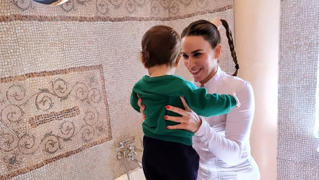 Κατερίνα Στικούδη: "Παίρνω ενέργεια από τα παιδιά μου. Γι' αυτά είμαι τόσο δυνατή"