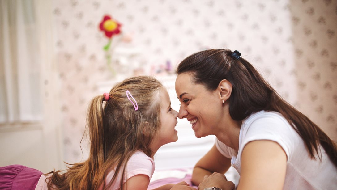 Οι "micro στιγμές" που βοηθούν τους γονείς να συνδεθούν με τα παιδιά τους