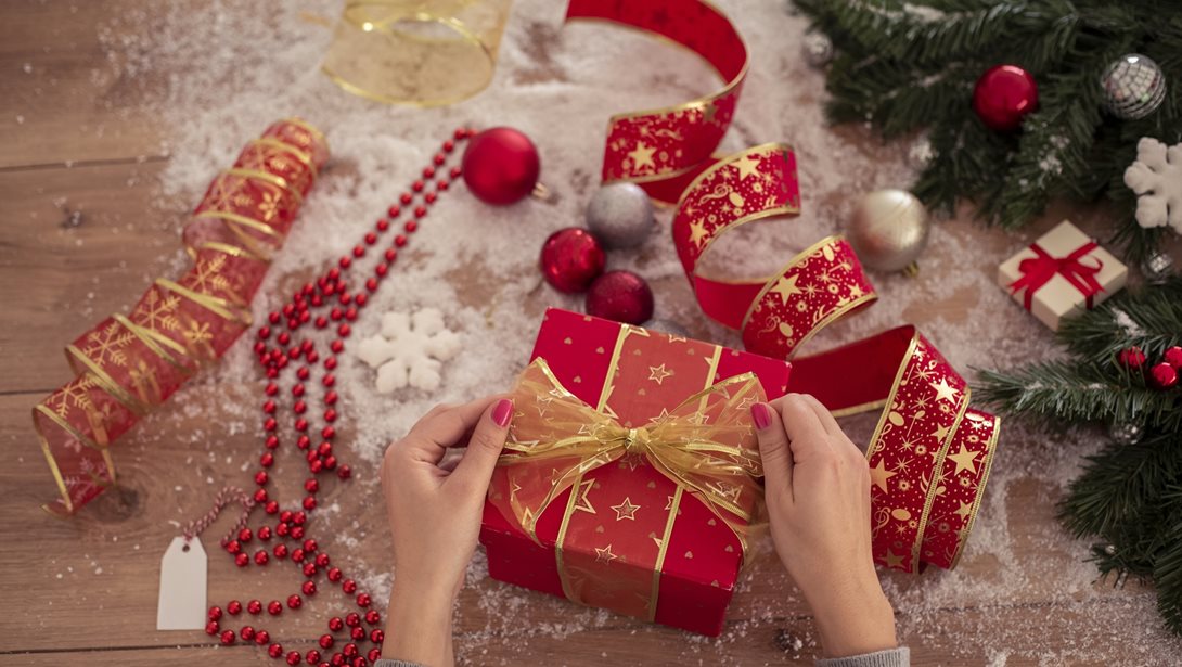 Αυτό το περιτύλιγμα για δώρα θα πείσει τα παιδιά ότι όντως τα έφερε ο Άγιος Βασίλης