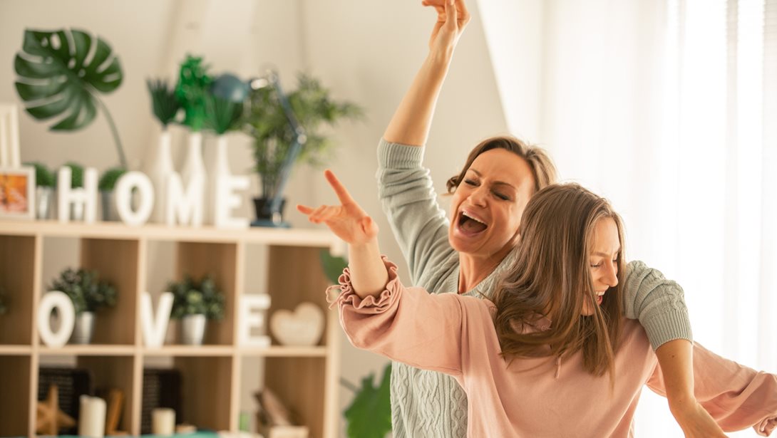 Cool θεία: Για την Gen Z είναι πλέον κάτι εντελώς διαφορετικό (και πιο ουσιαστικό)