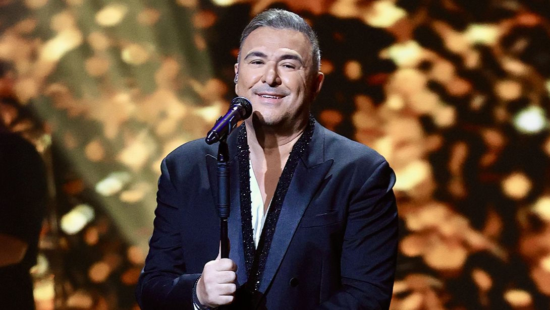 Ο Αντώνης Ρέμος ανέβασε την κόρη του στη σκηνή: Το κομμάτι που της αφιέρωσε