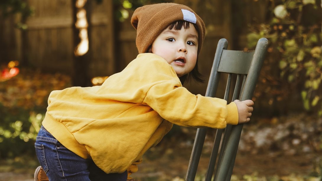 Πώς να καθαρίσω λεκέδες από γρασίδι χωρίς να χαλάσω το τζιν;