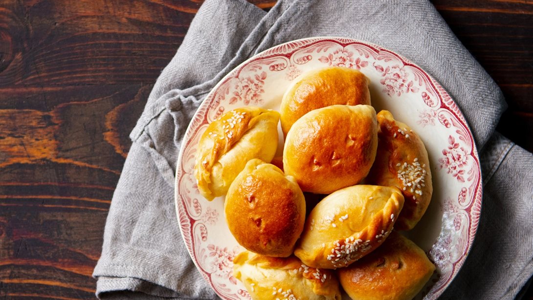 Όπως τα έφτιαχνε η γιαγιά: Αφράτα πιροσκί γεμιστά με πατάτα