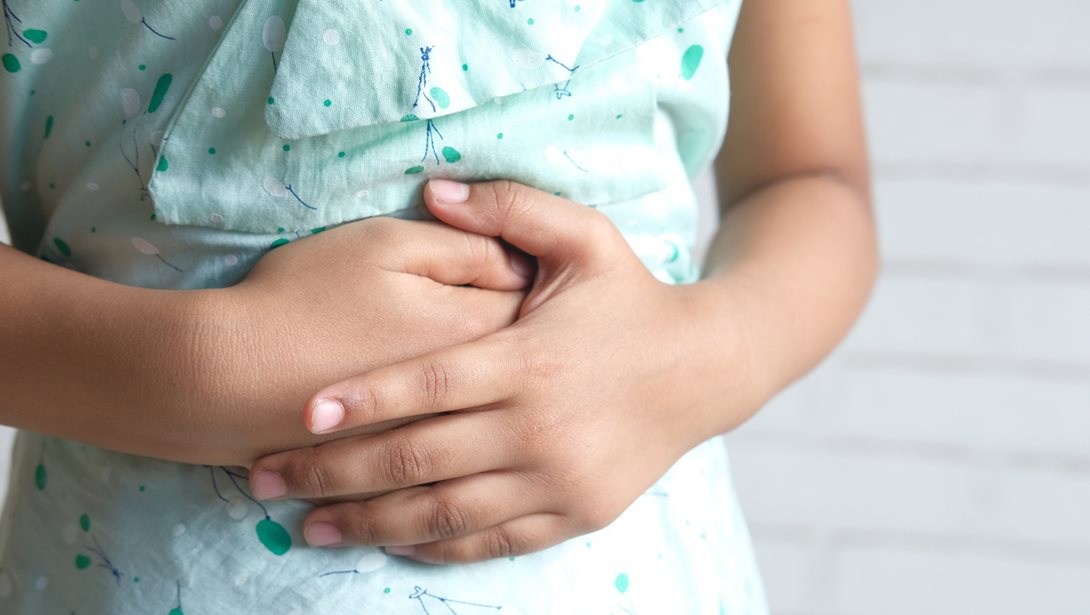 Πονάει η κοιλιά του παιδιού: Πότε πρέπει να πάμε στον γιατρό;