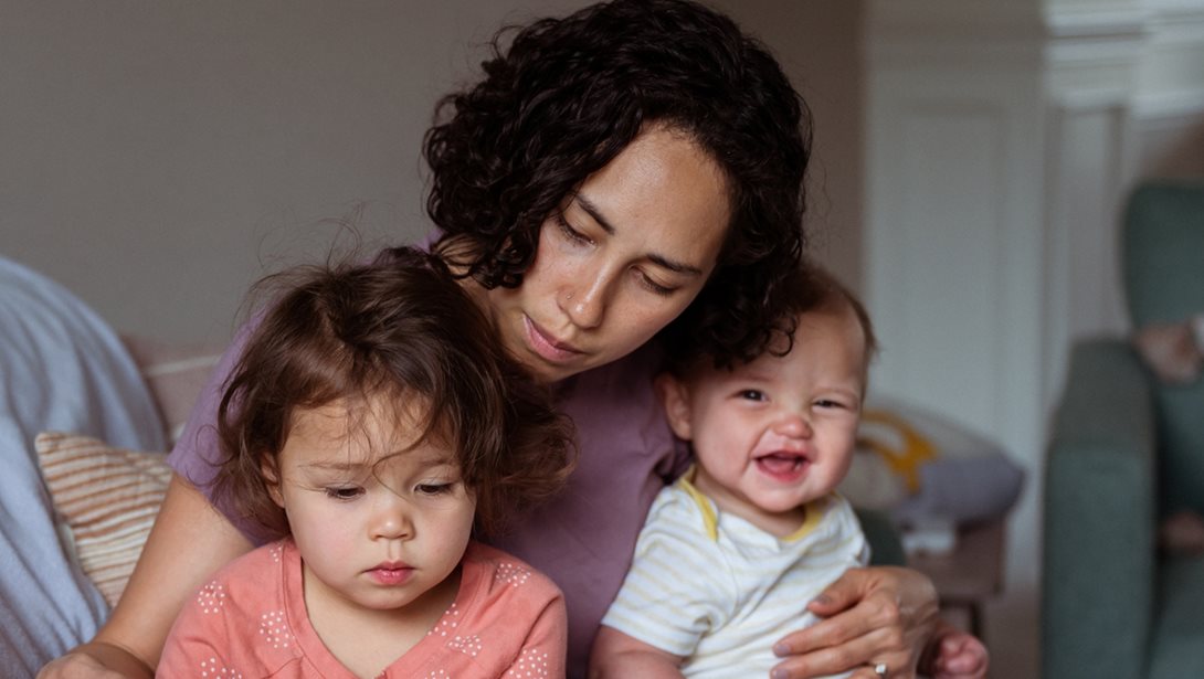 Πώς με τον ερχομό του δεύτερου παιδιού μας η ρουτίνα πήγε περίπατο