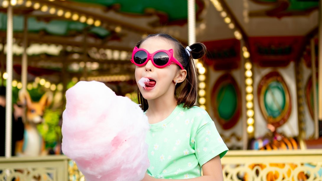 "Κι εμείς τρώγαμε γλυκά...": Η παιδίατρος εξηγεί γιατί ειδικά τα σημερινά παιδιά πρέπει να αποφεύγουν τα γλυκά