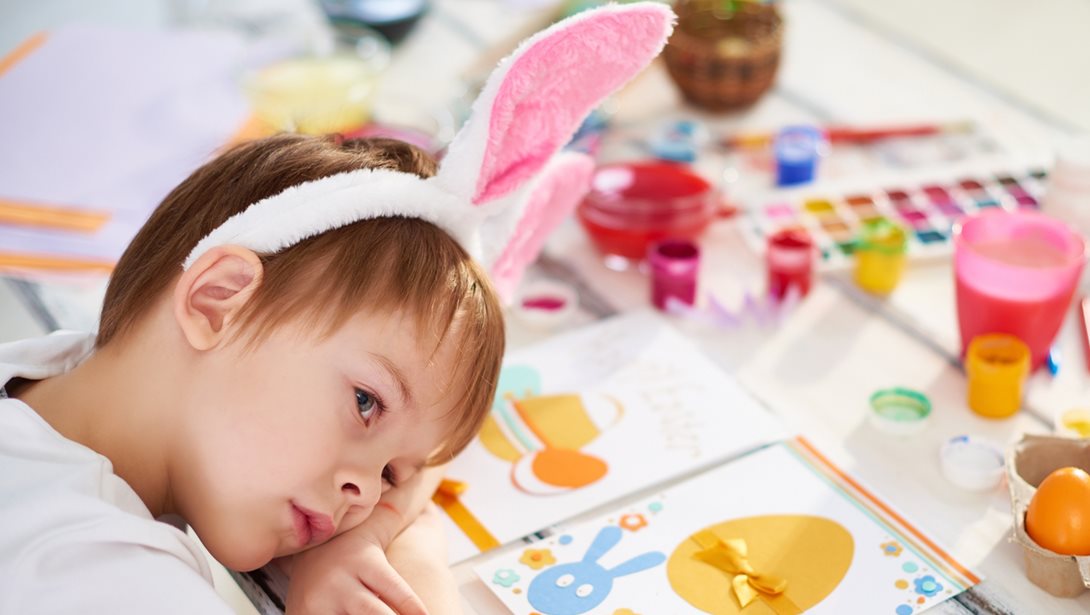 Πάσχα χωρίς τη γιαγιά ή τον παππού: Τρόποι για να το διαχειριστεί το παιδί