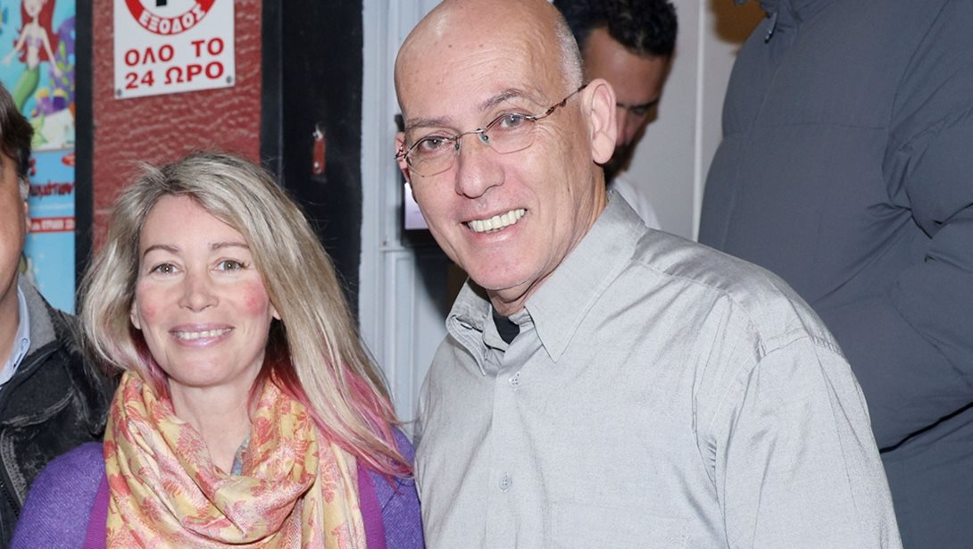 "Μόνο στα παιδιά μου ένιωσα την ανάγκη να εξηγήσω": Ο Kώστας Κιμούλης μιλά για την εγκυμοσύνη της Άριελ Κωνσταντινίδη