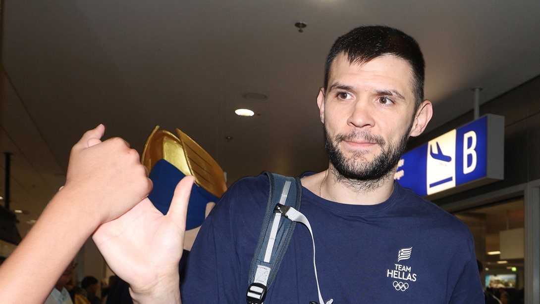 Κώστας Παπανικολάου: Απασχόλησε δυο παιδιά για να μην αντιληφθούν τον τραυματισμό της μητέρας τους σε τροχαίο