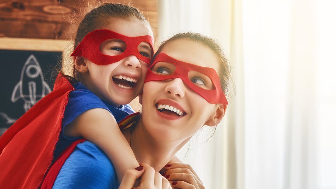 Γονείς υπερήρωες: 3 συνήθειες τους που δεν επιτρέπουν στα παιδιά να ωριμάσουν