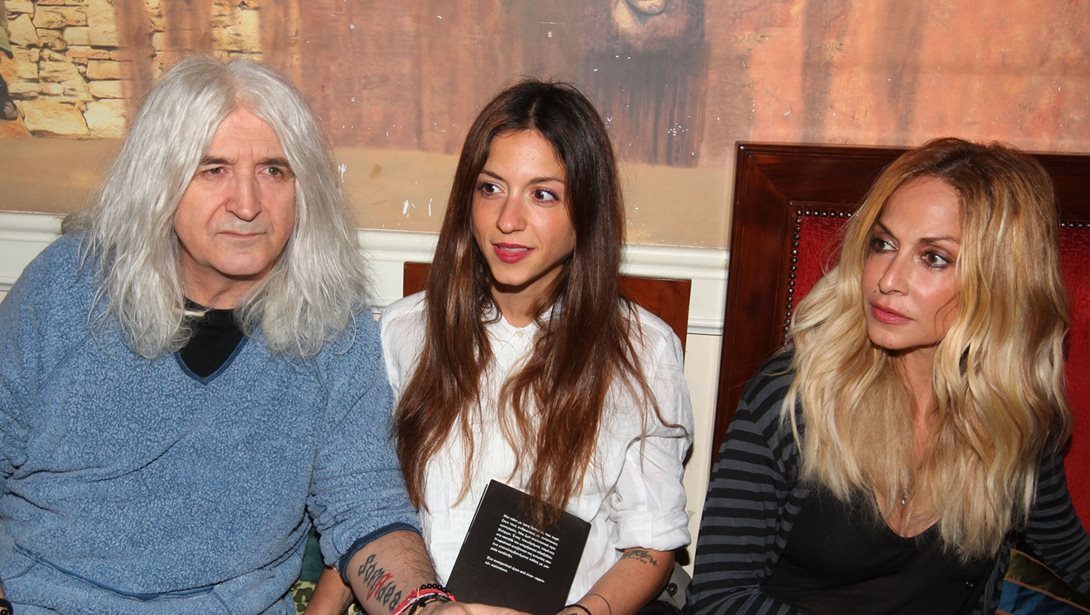 Άννα Βίσση: Η φωτογραφία με την ενός έτους Σοφία Καρβέλα στο σπίτι τους στη Φιλοθέη το 1984