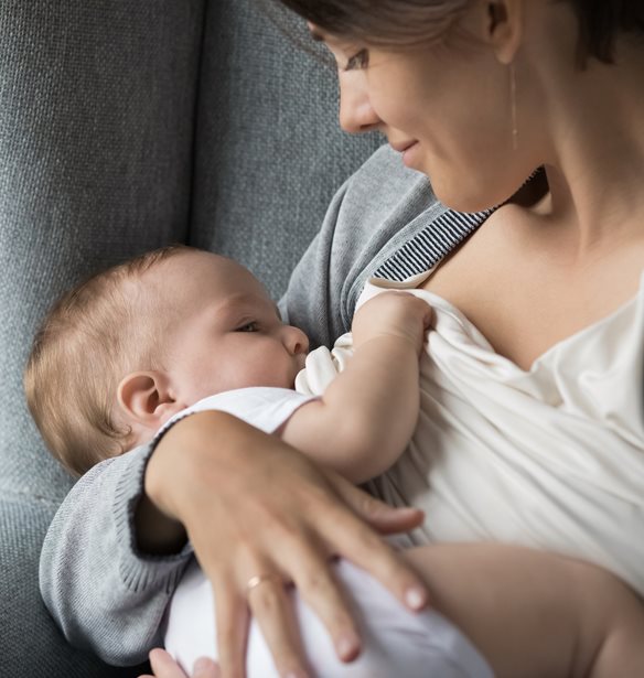 Το σώμα θυμάται: Ο θηλασμός προστατεύει τη μητέρα από τον καρκίνο του μαστού για μια ζωή