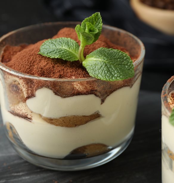 Το viral τιραμισού με γιαούρτι- Ελαφρύ με 4 μόλις υλικά