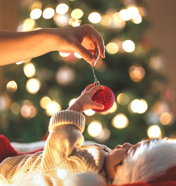 Τα πρώτα Χριστούγεννα με το μωρό σου: Τι πρέπει να προσέξεις