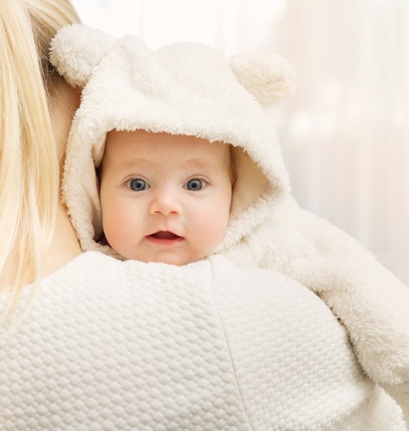 Πώς να ντύσεις σωστά -και χωρίς υπερβολές-το μωρό σου τον χειμώνα