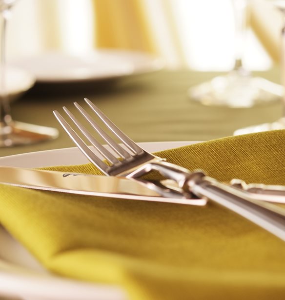 Christmas Cleaning Hack: Πώς θα κάνεις τα μαχαιροπίρουνά σου να λάμπουν