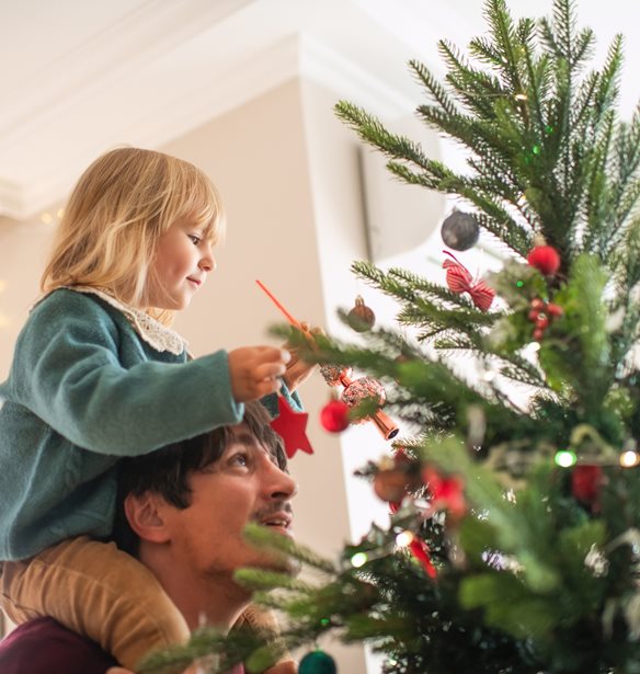 Μικρά hacks για να μη γίνει χαμός στο σπίτι όσο στολίζεις