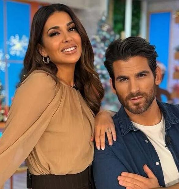 Ελένη Χατζίδου & Ετεοκλής Παύλου σε φιλανθρωπικό μπαζάρ με την κορούλα τους, Μελίτα