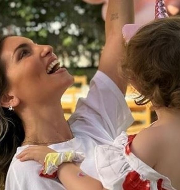 Η Αθηνά Οικονομάκου είναι μια μαμά σαν όλες μας κι ας την κατηγορούν ότι έχει νταντάδες- Όσα είπε και ταυτιστήκαμε μαζί της