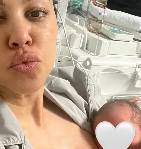 "Μη βάζετε emoji στα πρόσωπα των παιδιών στις φωτογραφίες": Η απρόσμενη σύσταση των ειδικών κυβερνοασφάλειας