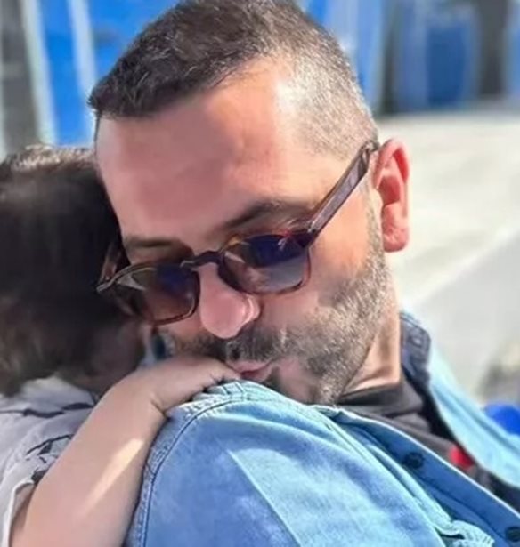 Κίμωνας Κουτσόπουλος: Ο γιος του Λεωνίδα Κουτσόπουλου με το χαριτωμένο του outfit στον τελικό της "Φάρμας"