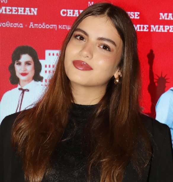 Η Σάντυ Τριανταφυλλοπούλου σε μια σπάνια δημόσια εμφάνιση κέντρισε τα βλέμματα