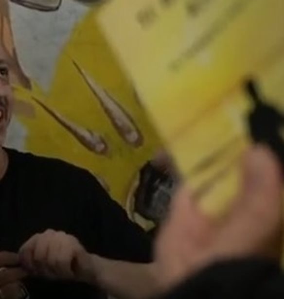 "Η ζωή σου αξίζει": Καρκινοπαθής δάσκαλος έγραψε 24 γράμματα στον 7χρονο γιο του - "Θέλω να είμαι πάντα κοντά του"