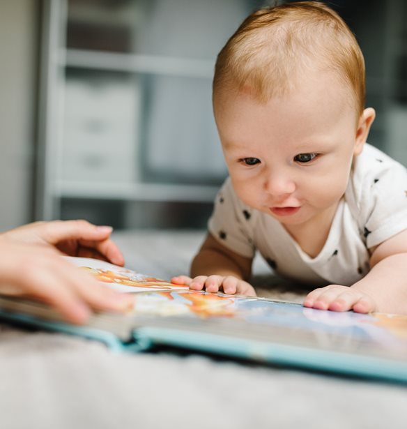 Τι συμβαίνει στο μυαλό του μωρού σου όταν του διαβάζεις