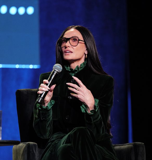 H Demi Moore μιλά για την πρώτη της εγκυμοσύνη: "Τι στο καλό σκεφτόμουν;"