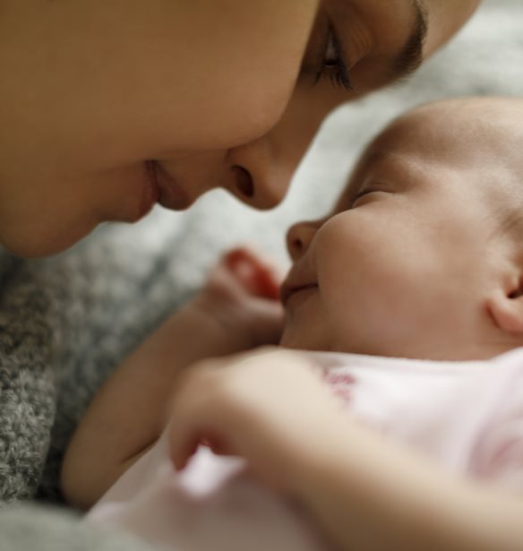 Η τελειομανία της νέας μαμάς: Πώς επηρεάζει την ψυχική υγεία