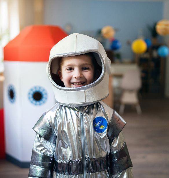 Όλη μέρα με την αποκριάτικη στολή; Τι να κάνεις όταν το παιδί σου δεν την βγάζει