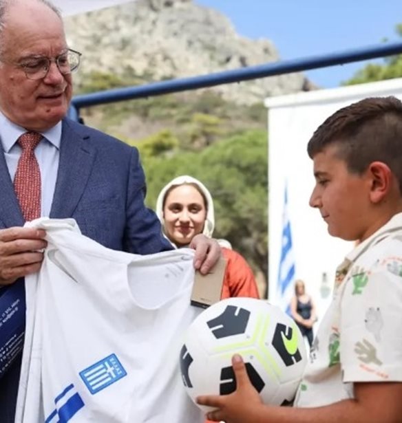 Ο συγκινητικός αγιασμός στην ακριτική Τέλενδο με έναν μόνο μαθητή του δημοτικού - Παρών και ο Πρόεδρος της Δημοκρατίας