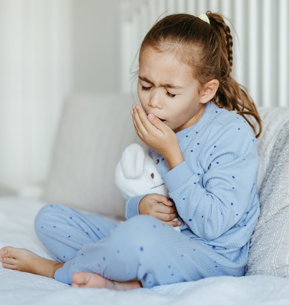 Γιατί ο βήχας στα παιδιά μπορεί να κρατήσει εβδομάδες; Τι είναι φυσιολογικό και τι όχι